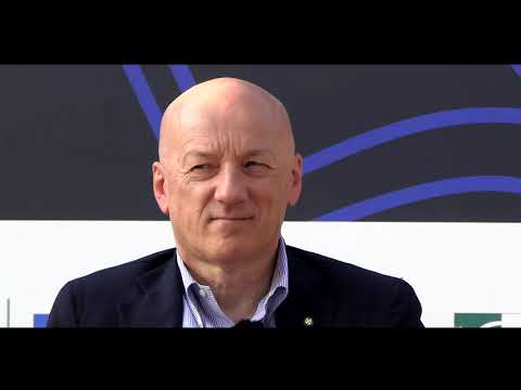 Stefano Bisi: il segreto della felicit&agrave; con la moglie in 70 caratteri!